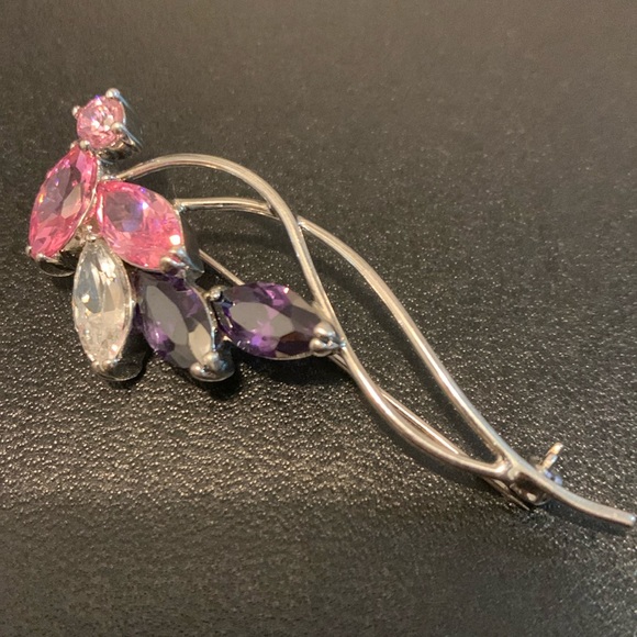 Delicate Design Silver-toned Crystal Rhinestone Floral Brooch - rare - Picture 8 of 9